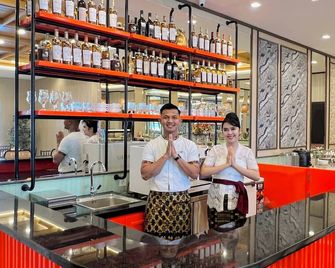 d'primahotel Airport Sultan Hasanuddin Makassar - Makassar - Bar