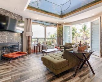 Mountain View Oasis Ac, Pool, Pet & Family Friendly - Hemet - Obývací pokoj