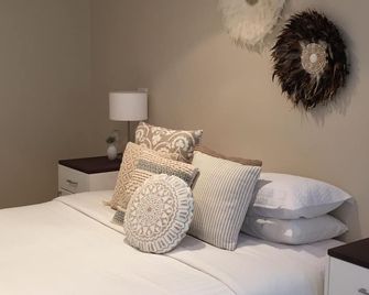 Private Deluxe Garden Studio for couples. - Huskisson - Schlafzimmer