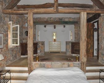 4 Bed 4 Bath Provencal Hillside Villa nr Medieval Village / Heated Pool/ air con - Seillans - Habitación