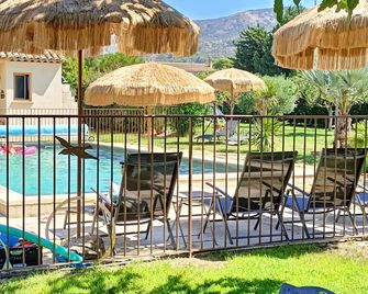 Faré Tchanqué piscine ok chambre d'hôtes et gite park gratuit - Cavaillon