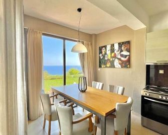 Koumaros Villas - Loutra - Comedor