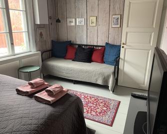 Guest house Gyllenhjelmsgatan in central Strängnäs next to the Cathedral - Strângnâs - Salon