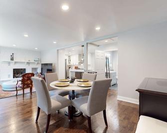 Poolside Paradise - South Haven - Dining room