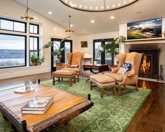 West Lake Farm Skaneateles Lake, Lake Front. - Skaneateles - Living room
