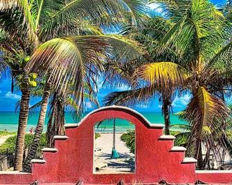 Beachfront Apartment Hacienda del Cuyo - El Cuyo - Building