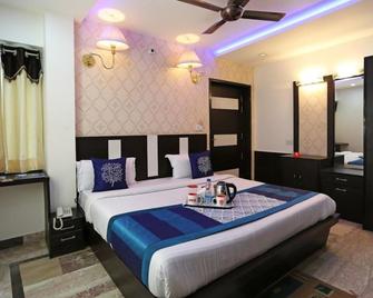 Goroomgo Laxman Resort Agra - Agra - Bedroom