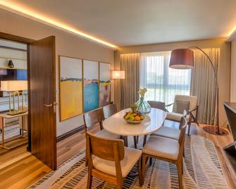 إنتركونتنينتال لوساكا، آن آي آيتش جي هوتل - لوساكا - غرفة طعام