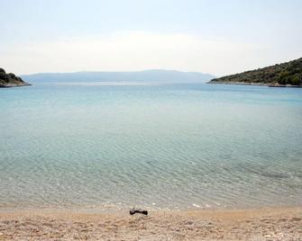 Open Your Door On The Beach! - Private Beach Home - Mpoufalo - Building