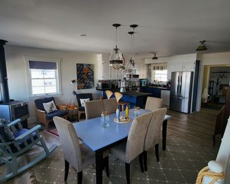 Oceanside Saltbox House with Modern Touches! - Joe Batt's Arm - Salle à manger