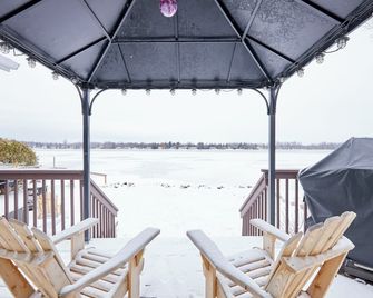 Rideau River Retreat - Waterfront Home - Kemptville - Patio