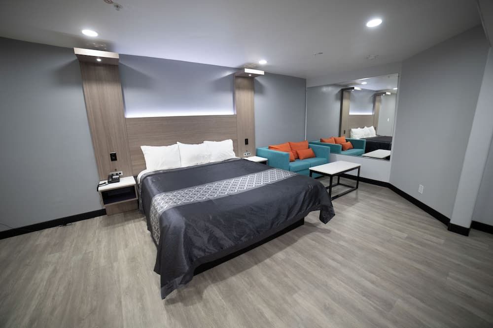 إكسبرس إن آند سويتس - أونتاريو (كاليفورنيا) - غرفة نوم