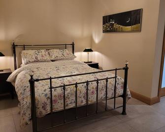 Immaculate 2-Bed Cottage in Tuam - Tuam - Camera da letto