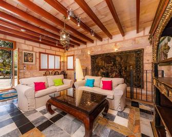 Es Revellar Art Resort - Adults Only - Campos - Living room