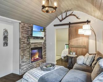 Tiny cabin nestled in the woods - North Bend - Sala de estar