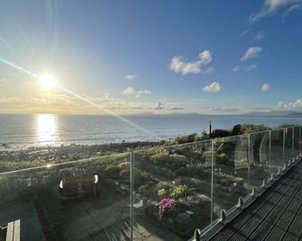Red Ridge - Harlech - Balcony