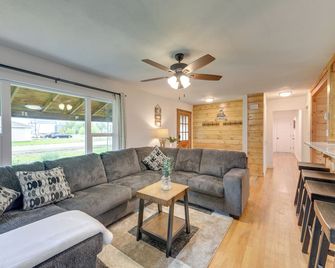 Teton Valley Getaway Fenced Yard, Grill - Ashton - Living room