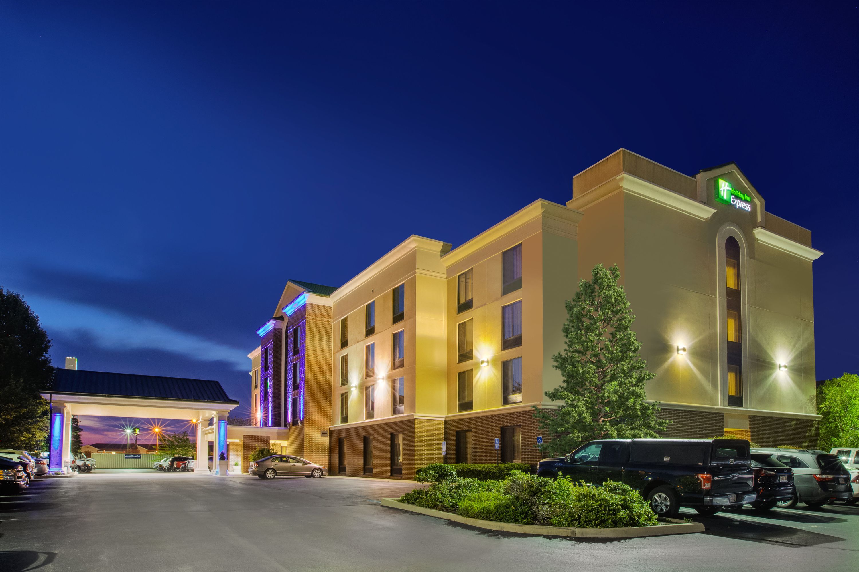 Holiday Inn Express & Suites Fort Wayne By IHG - פורט ווין - בניין