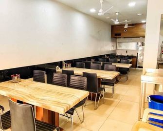 Livzo - Pink House - Ahmedabad - Restaurant