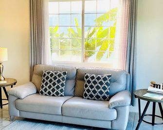 “Mangrove Bay” Apartment With Ocean View - ซัมเมอร์เซ็ต - ห้องนั่งเล่น