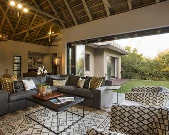 Moya Safari Villa - Hoedspruit - Living room