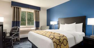 Baymont Inn & Suites by Wyndham Swanton/Toledo Airport - Swanton - Bedroom