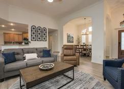 Home with Private Pool & Spa + Near Trails & Lakes - Bella Vista - Living room