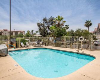 Comfort Suites Peoria Sports Complex - Peoria - Piscina
