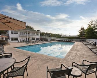 The heartland at Lake of the Ozarks! - Osage Beach - Pool