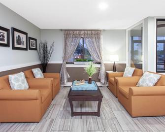 Baymont by Wyndham Grand Haven - Grand Haven - Wohnzimmer