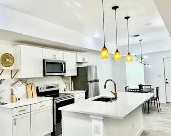 Brand new home 6 min downtown - San Antonio