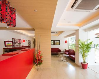 Red Fox Hotel-Trichy - Tiruchirappalli - Front desk
