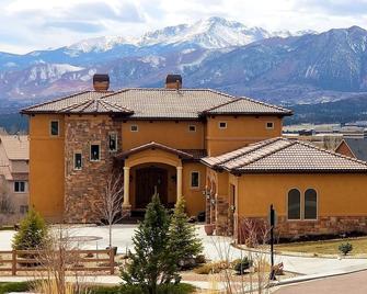 Chateau du Pikes Peak, a Tuscany Retreat - Colorado Springs - Building