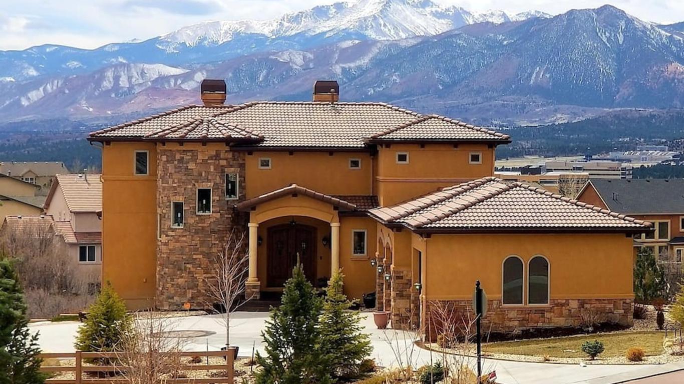 Chateau du Pikes Peak, a Tuscany Retreat