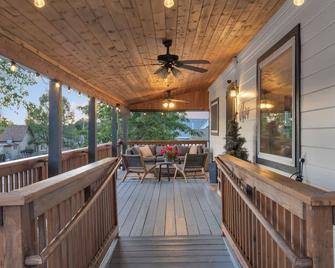 Gorgeous Home-Amazing Yard-Fire Pit-Walk to Town - Williams - Patio