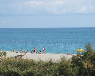 Crystal Clear Sea Water - Apartments, Three-Room Apartment 6 People - Ghisonaccia - Spiaggia