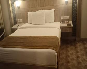 Hotel Suruli Pallazzio - Karur - Habitación