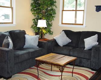 Newly Remodeled Home In Kingsport! - Kingsport - Living room
