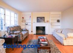Town Plot Waterbury - Waterbury - Living room