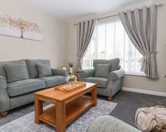 The Coastal Hideaway - Hornsea - Living room