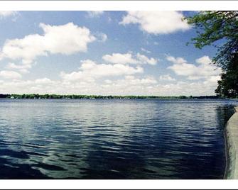 Wamplers Lakefront Escape - Brooklyn - Outdoors view