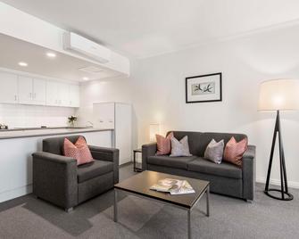 Franklin Apartments - Adelaide - Living room