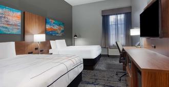 La Quinta Inn & Suites by Wyndham St. Petersburg Northeast - סנט פיטרסברג - חדר שינה