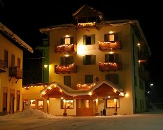 Hotel Zanella - Peio - Gebouw