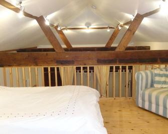 Beautifully Converted Barn - Cheltenham - Bedroom