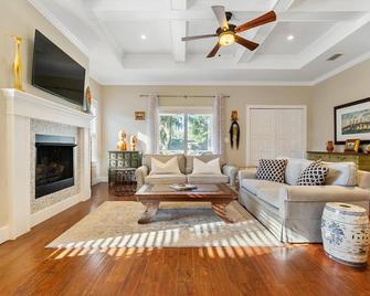 Fullerwood Delight- Mins to Beach and Downtown - St. Augustine - Sala de estar