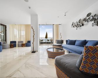 Nympha Hotel - Golden Sands - Phòng khách