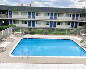Motel 6-Flagstaff, Az - Butler - Flagstaff - Pool