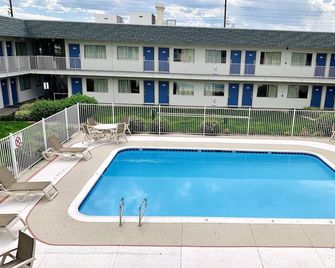Motel 6-Flagstaff, Az - Butler - Flagstaff - Piscina