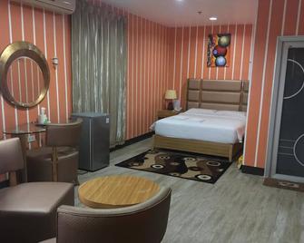 Jeamco Royal Hotel - Palawan - Puerto Princesa - Schlafzimmer
